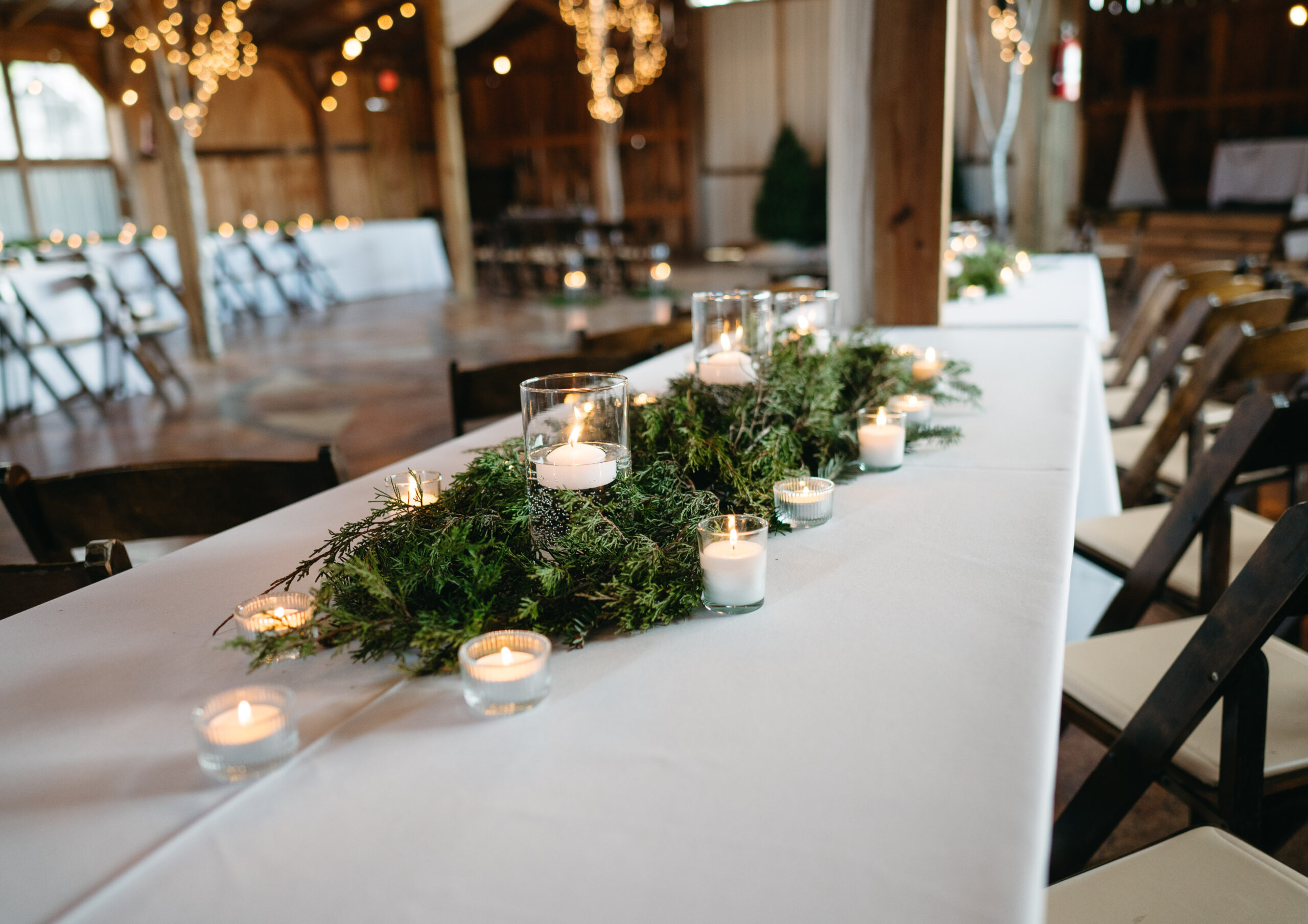 Simple and Classy winter wedding table decorations