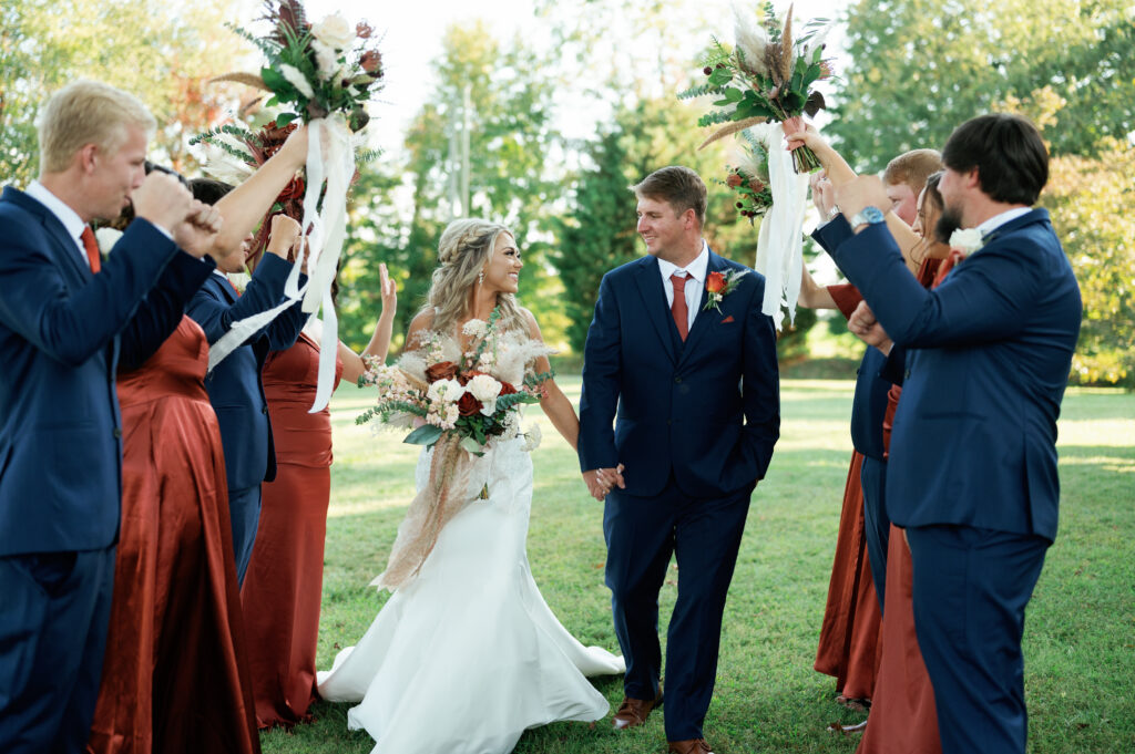 Bridal party at Tennessee weddin.