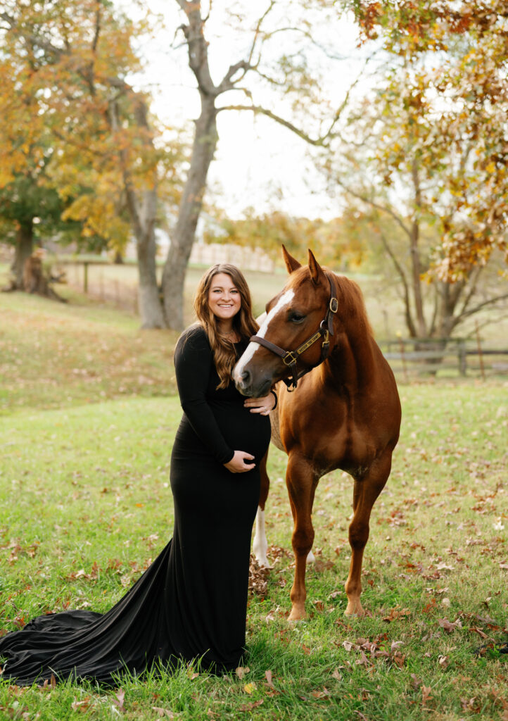 Expectant mother poses for Western maternity pictures with her horse. 