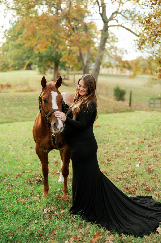 Expectant mother poses for Western maternity pictures with her horse. 