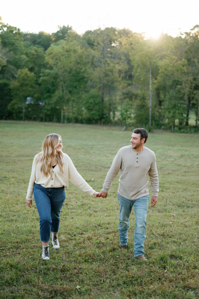 Couple posing for their Nashville engagement pictures. 