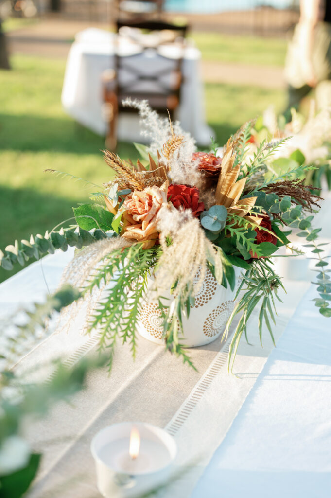 Wedding decor for an outdoor backyard wedding in Tennessee. 