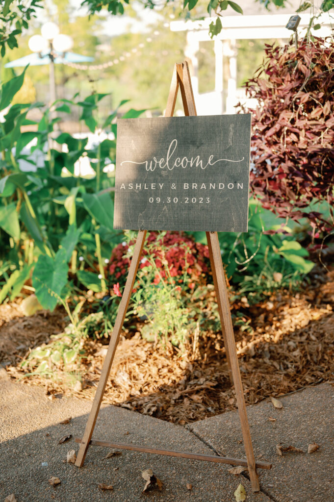 Wedding decor for an outdoor backyard wedding in Tennessee. 