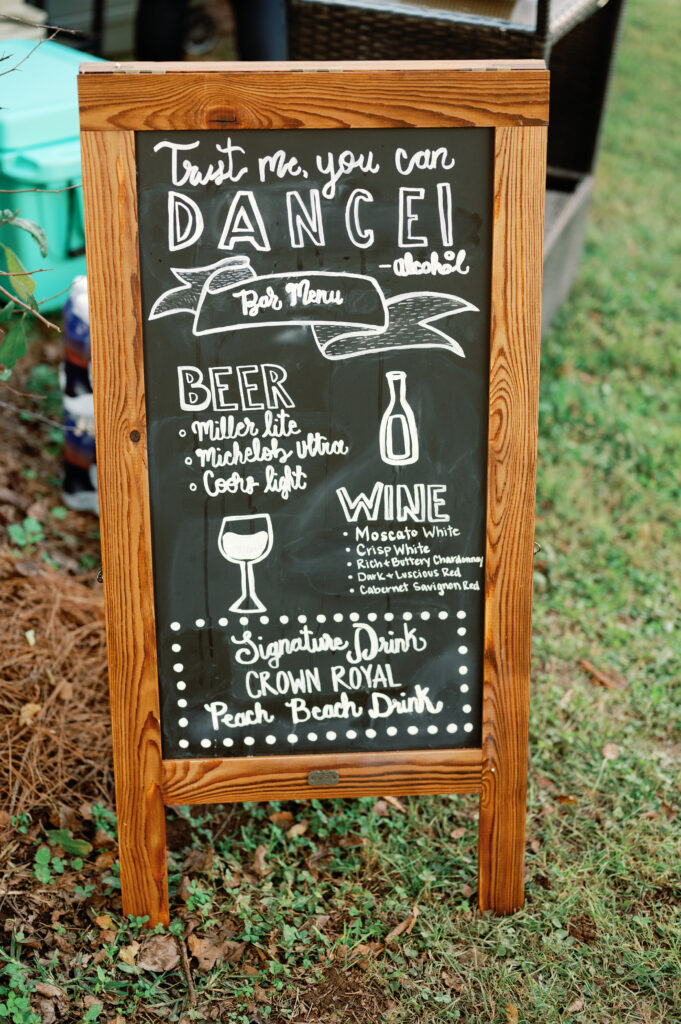 Wedding decor for an outdoor backyard wedding in Tennessee. 